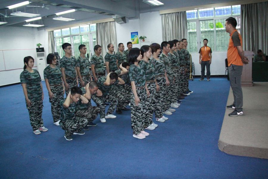 立式專用注塑機(jī) 立式專用注塑機(jī)