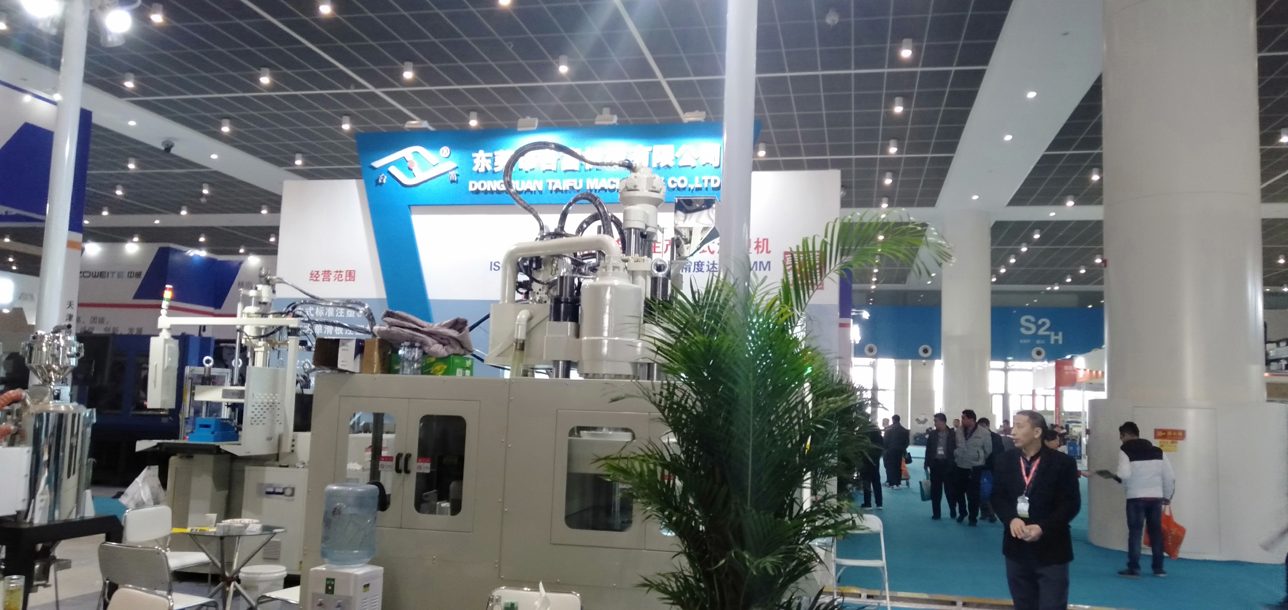 立式圓盤注塑機(jī) 立式圓盤注塑機(jī)