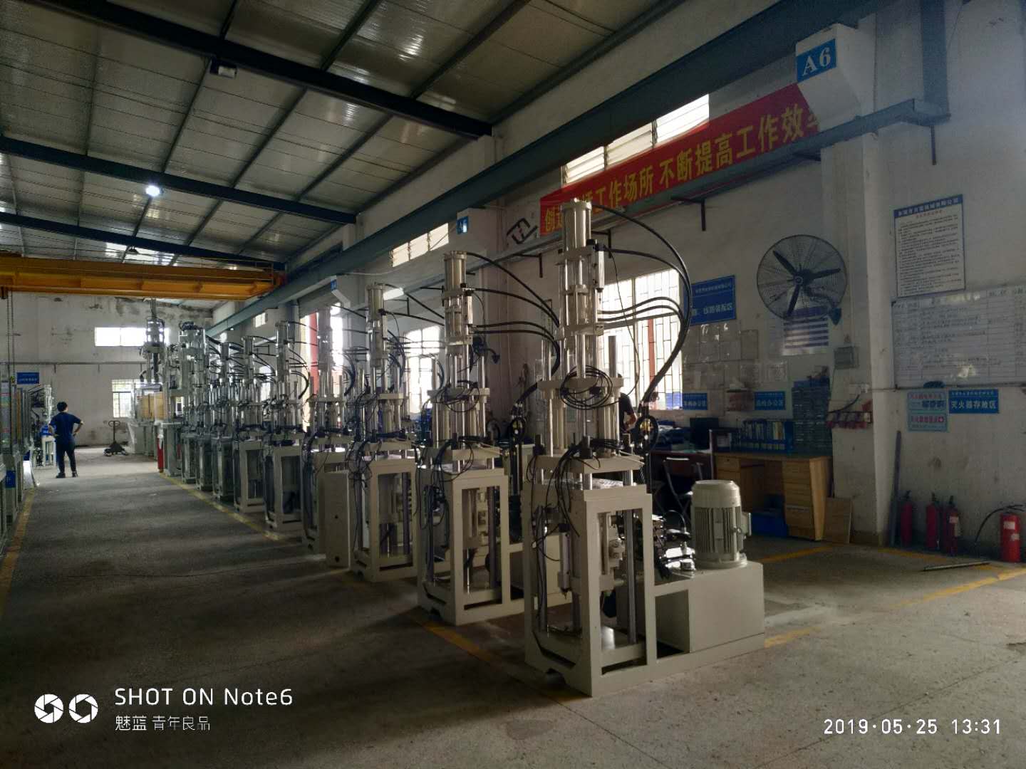 立式雙色注塑機(jī) 立式雙色注塑機(jī)