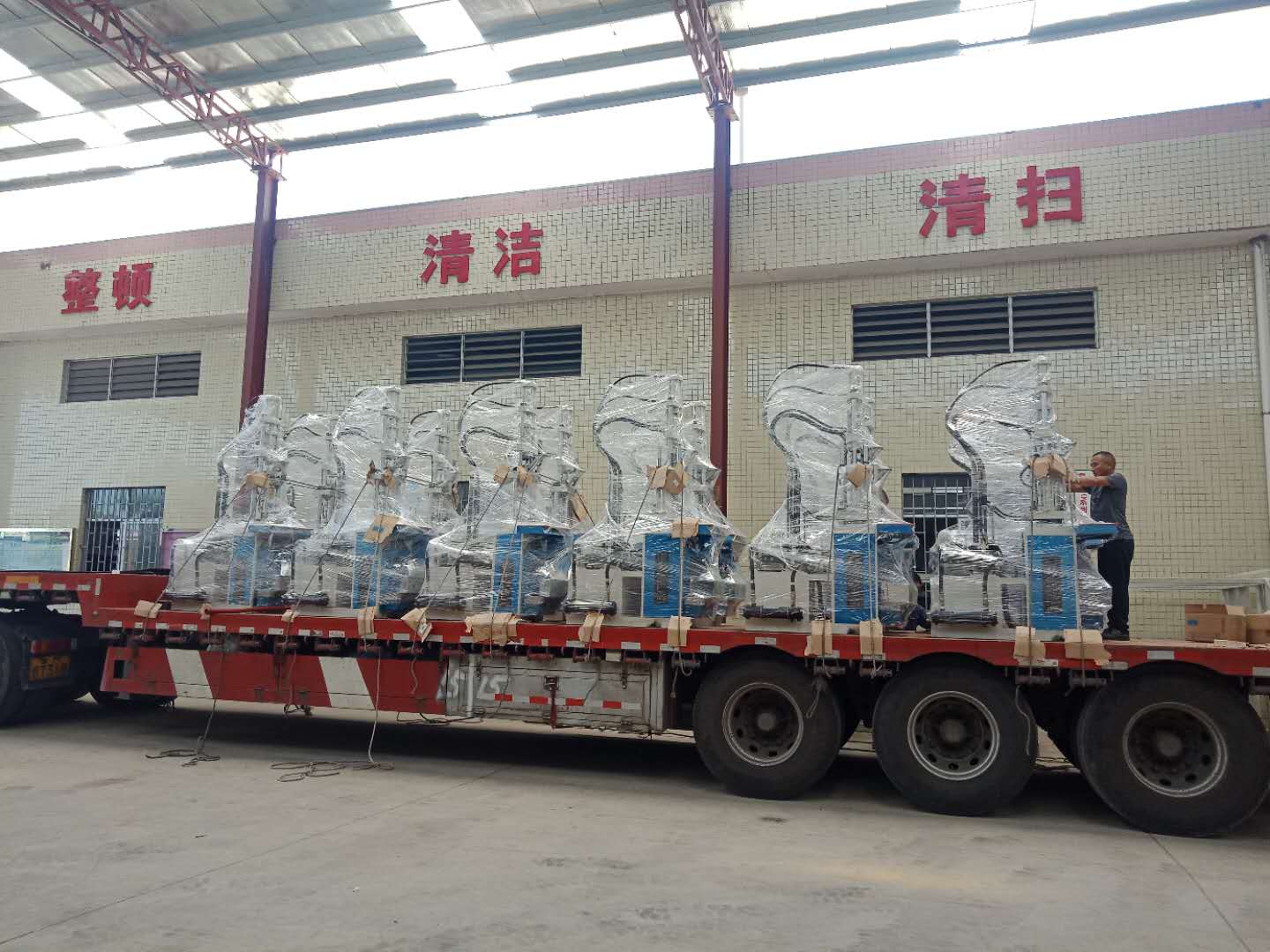 立式注塑機(jī)生產(chǎn)廠家